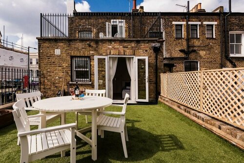 Earl's Court Ongar Road Apartments by Flying Butler