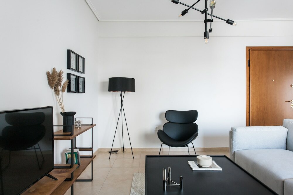 Фото Upstreet Superb & Comfy 2 Bd Apt-Marousi