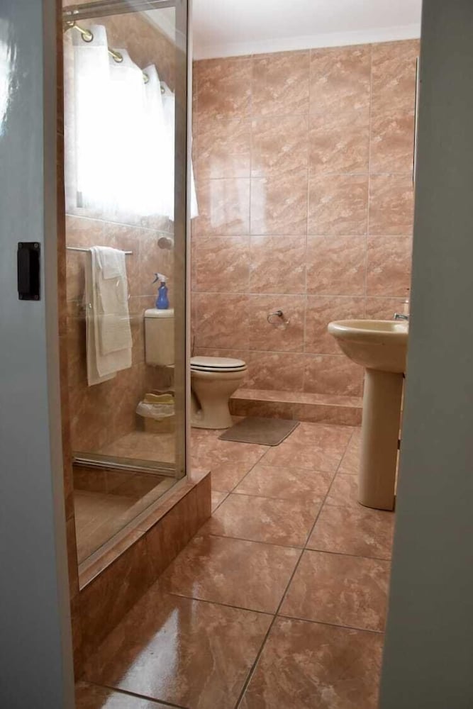 Фото 34onLincoln Guesthouse