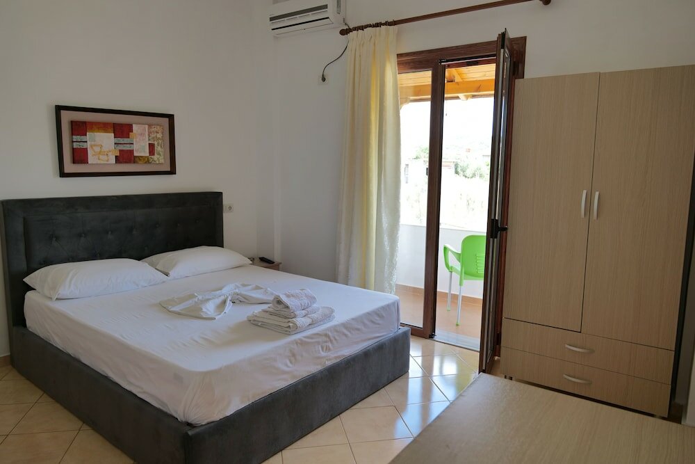 Фото Pellumb Apartments