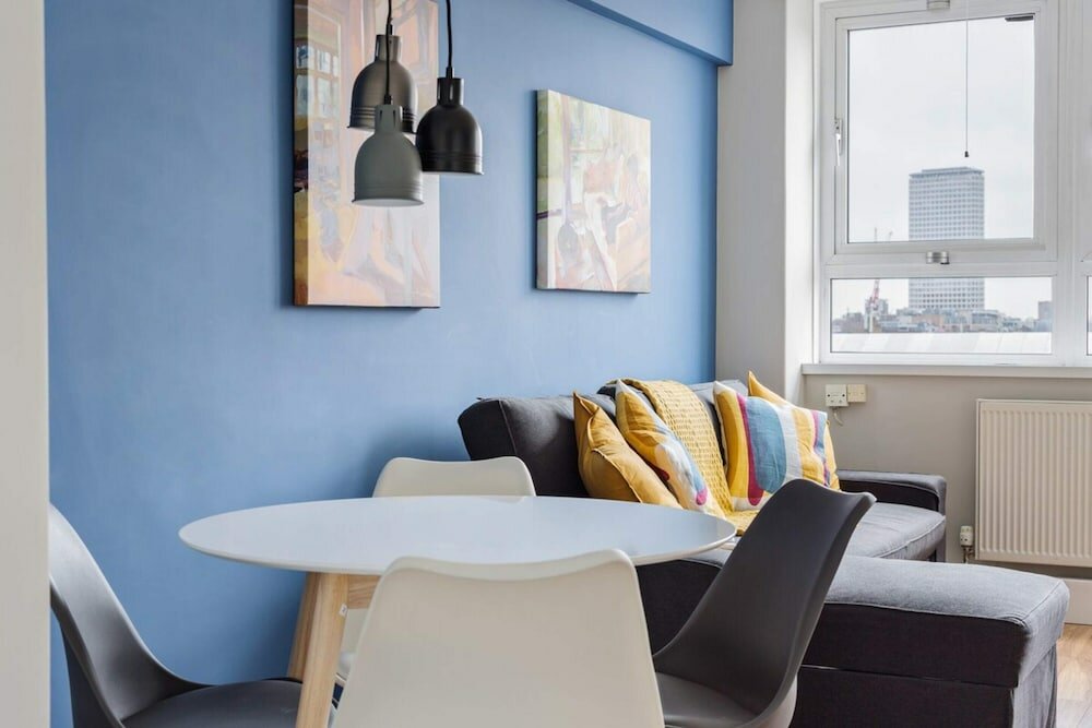 Фото Modern 3 Bedroom Apartment in Holborn