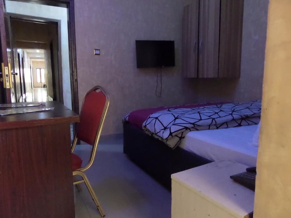 Фото White Court View Hotel