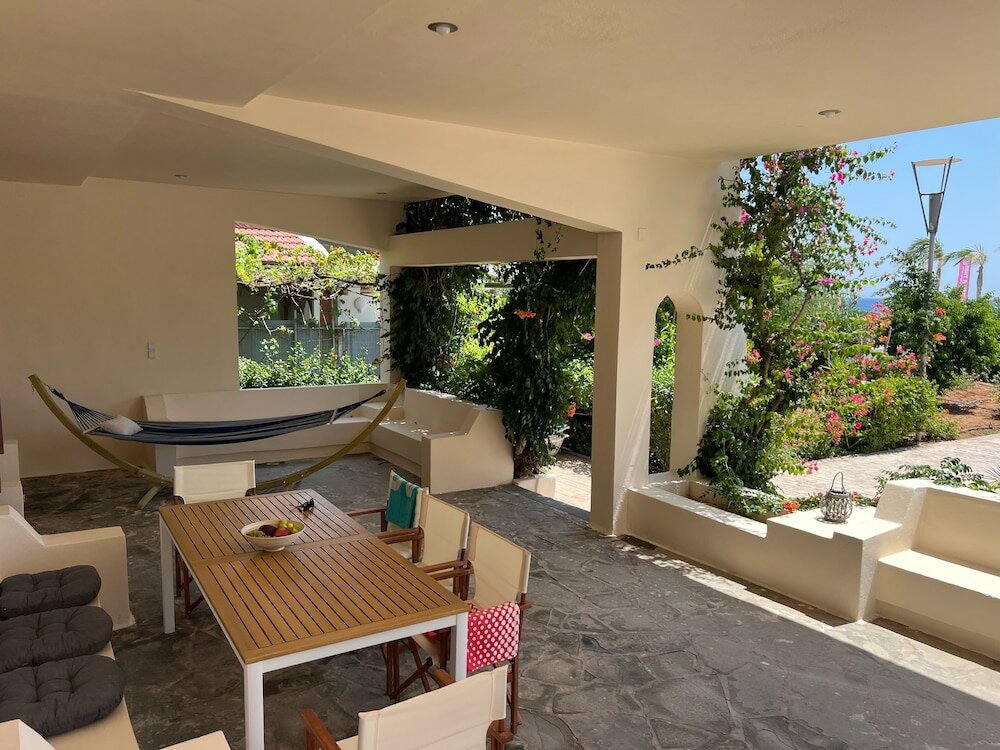 Фото Amaryllis Beach House