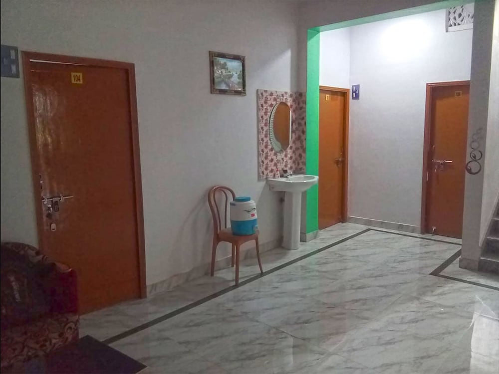 Фото Spot On 44288 Maharaja Palace