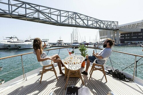 Гостиница Luxury Boat in Port Forum