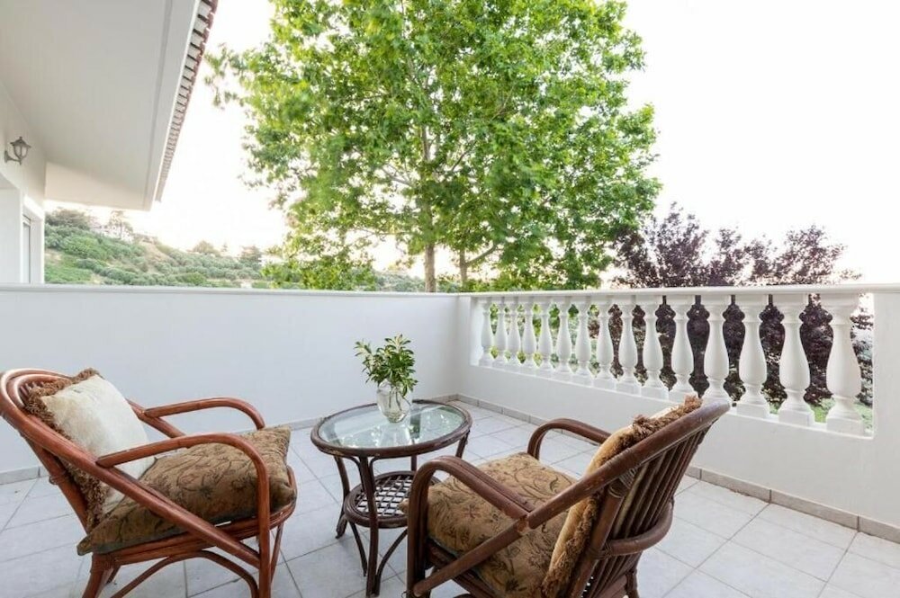 Фото Rafkos Hill Mansion