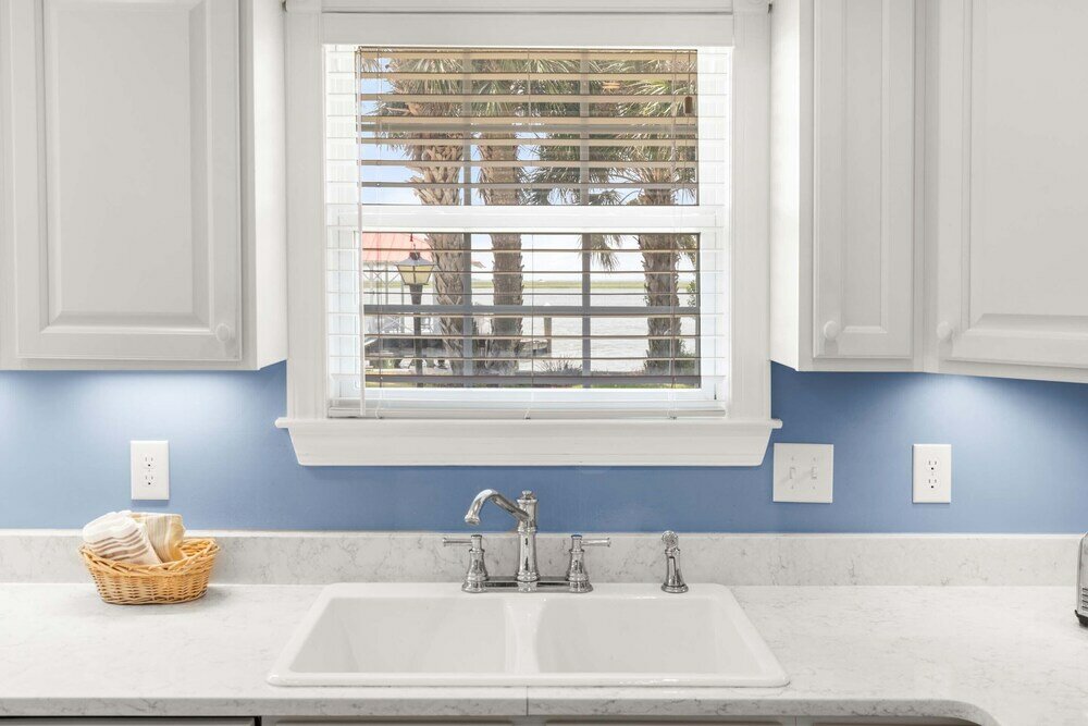 Фото 1401 Chatham Ave