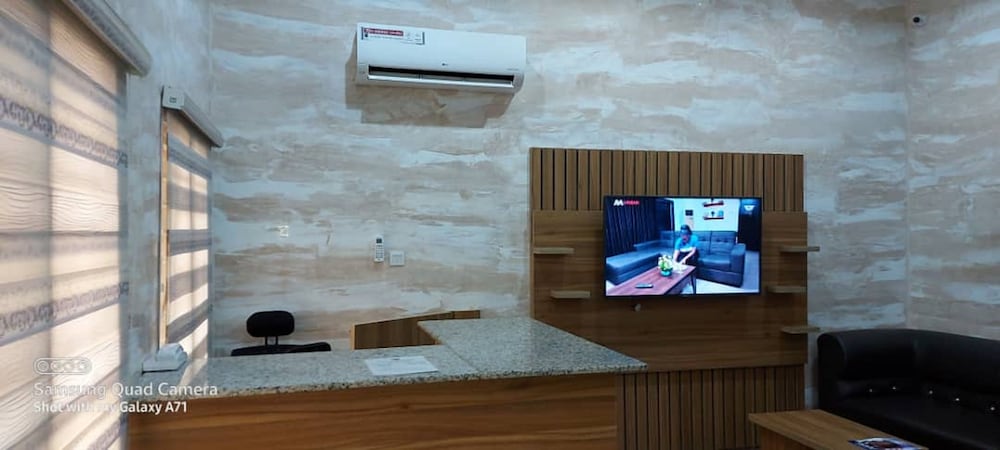 Фото Hassan Sunmonu Court