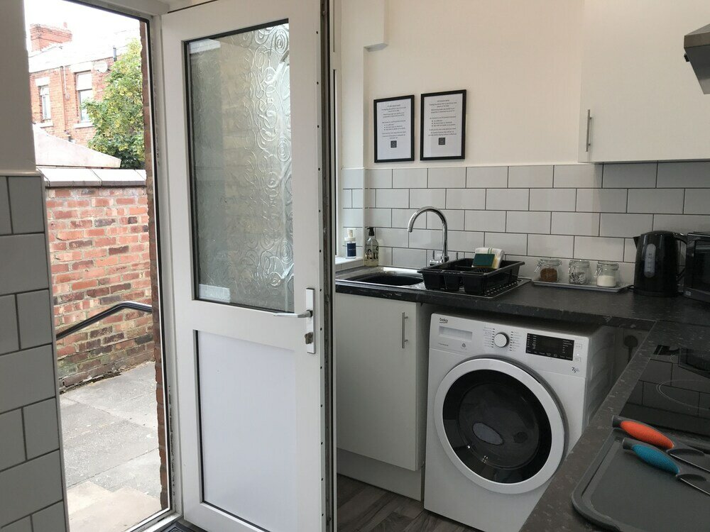 Фото Bright Spacious 3-bed With Office & Patio, Preston