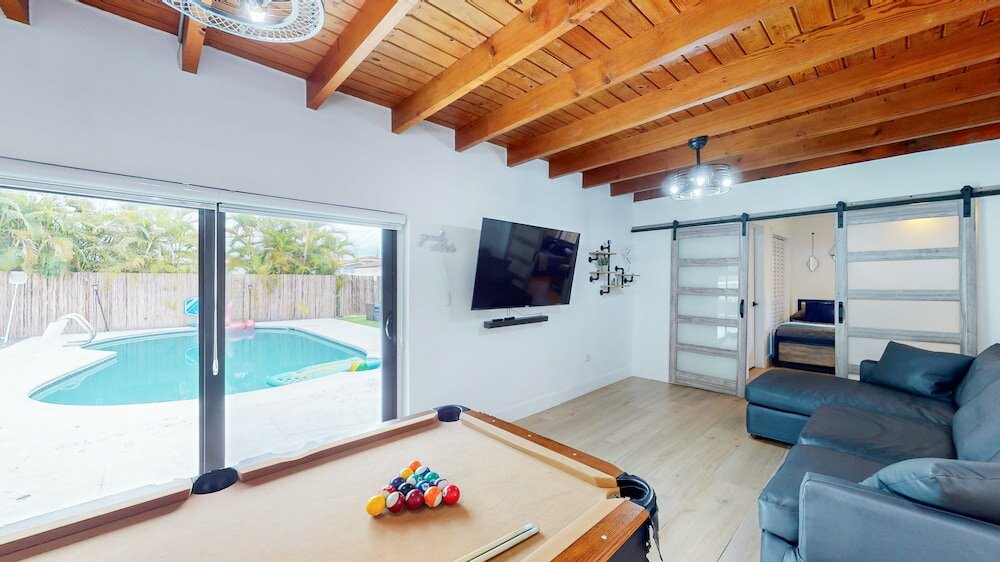 Фото Villa Camila 5br Luxury Home with Pool