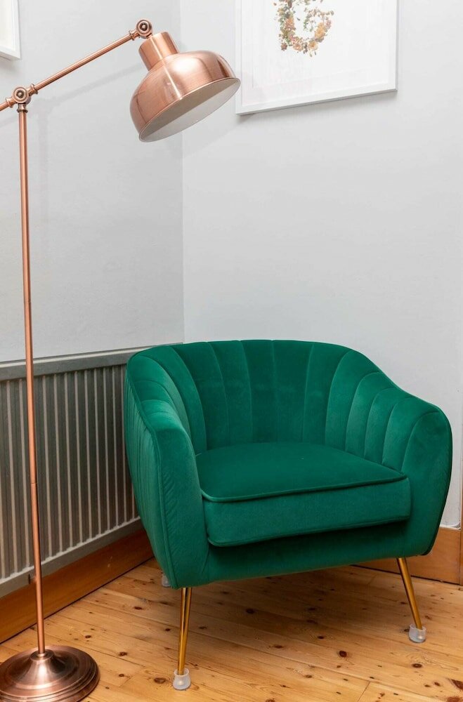 Фото Stylish 2 Bedroom Converted Victorian Storefront