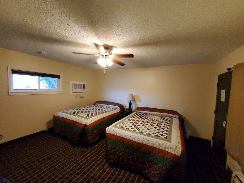 Фото Three Forks Lewis & Clark Motel