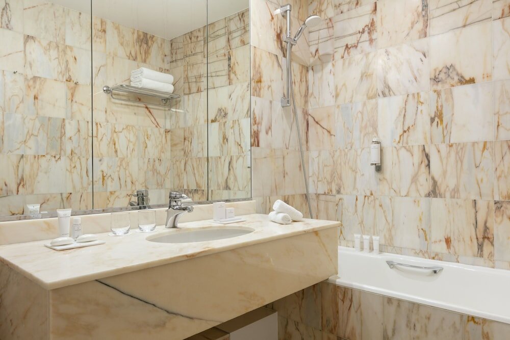 Фото Le Grand Hôtel Enghien-les-Bains