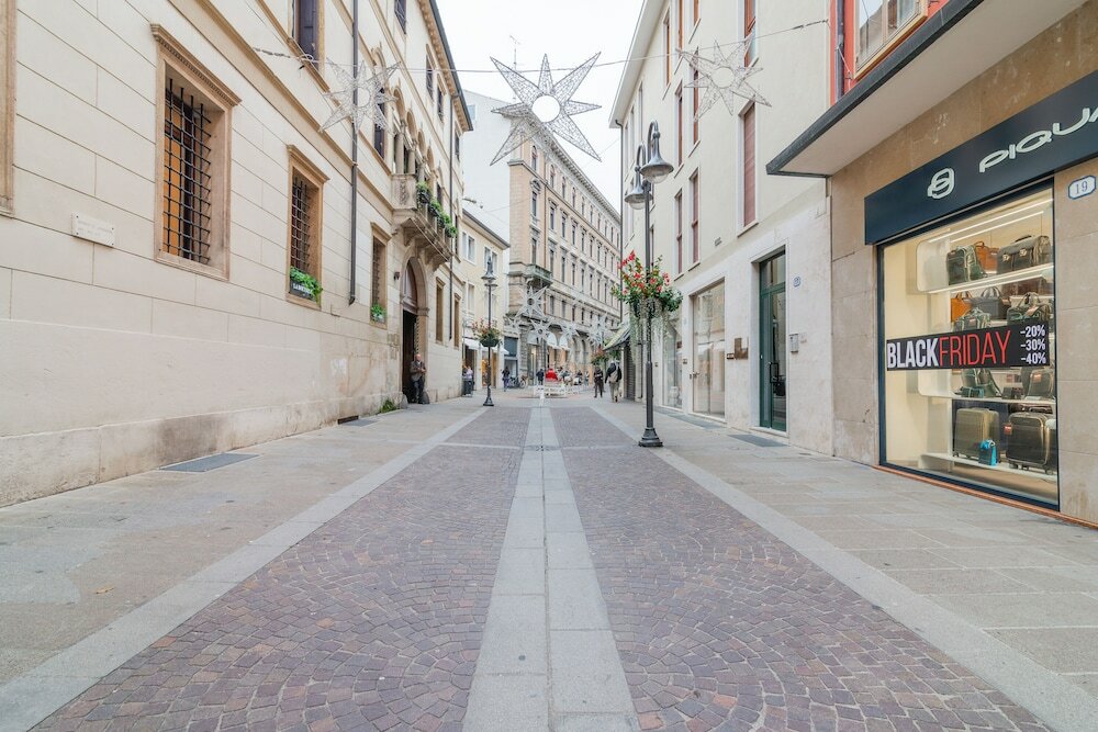 Фото San Fermo Luxury Apartment