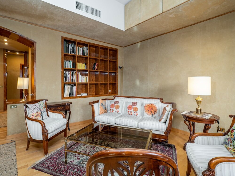 Фото Elegant Flat in Milan's Heart