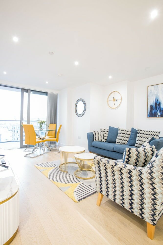 Фото 2 Bed &1 Bath Apartment in Canary Wharf