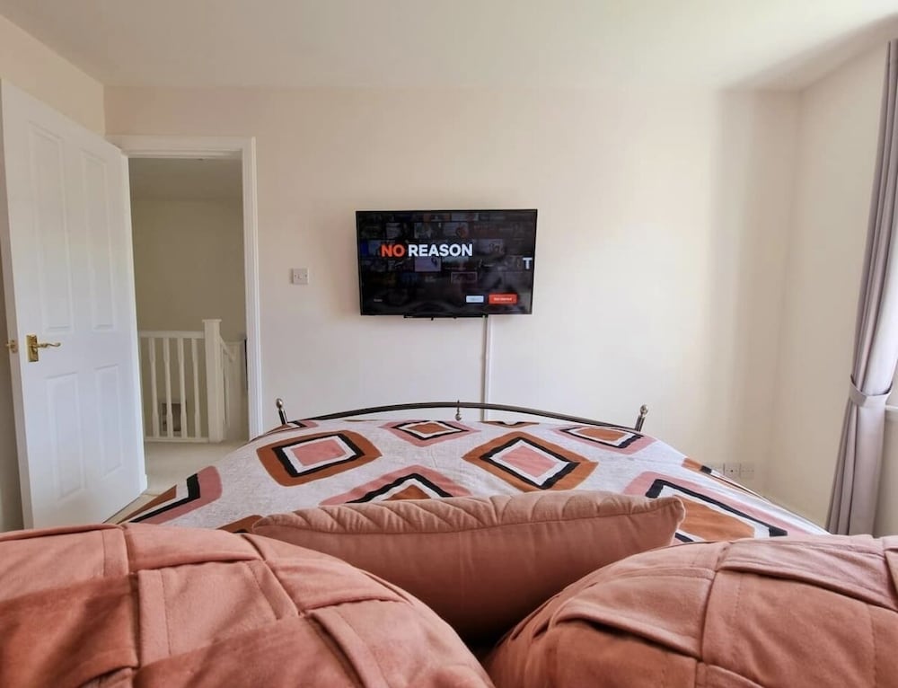 Фото Boutique 3-bed Home with Free Parking in Glasgow