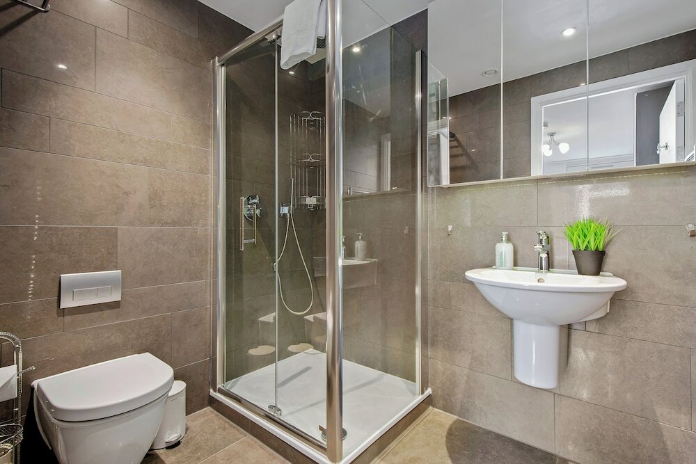 Фото 2 Bedroom Service Apt in Artillery Lane