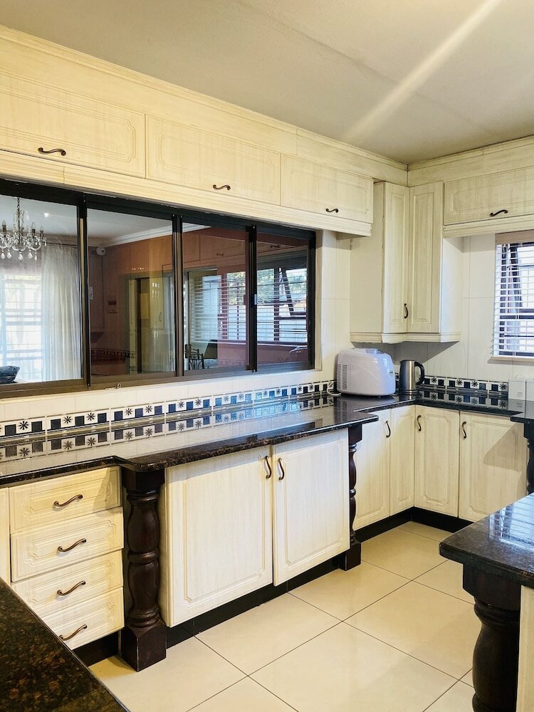 Фото Airport Royal Guest House