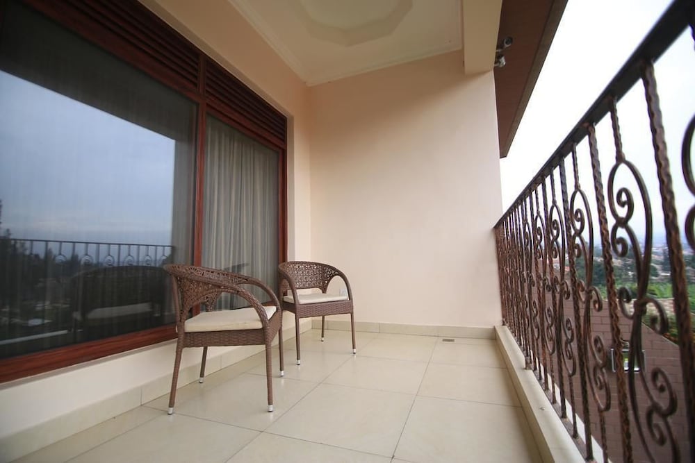 Фото Um Apartments