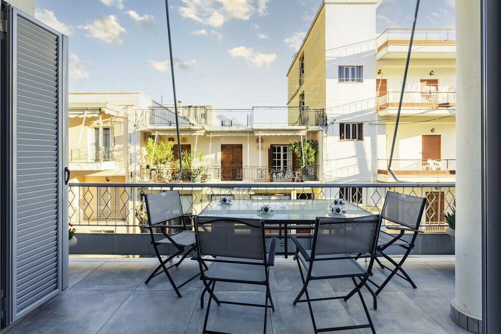 Фото Upscale Modern Escape in the Historic Center