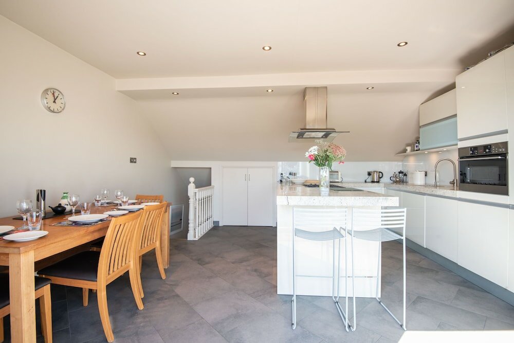 Фото Charming Home in Leafy Parsons Green