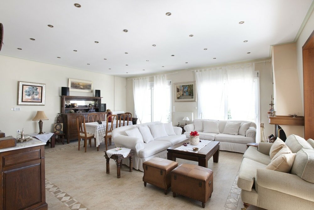 Фото Spacious villa at Ilia Edipsou