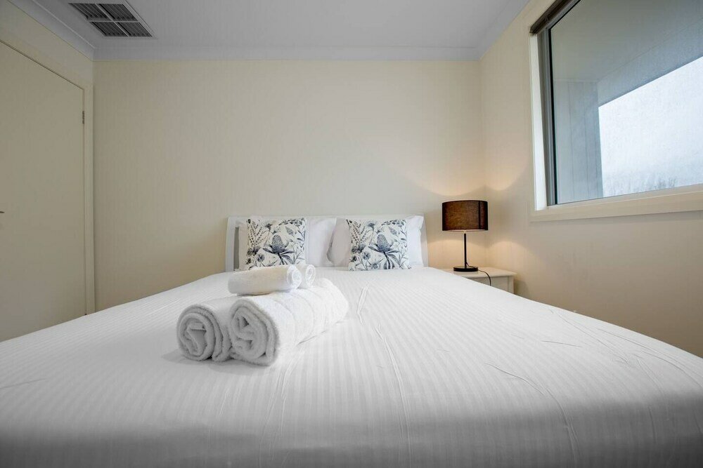 Фото Superb Luxe 5br House@point Cook Near Lake