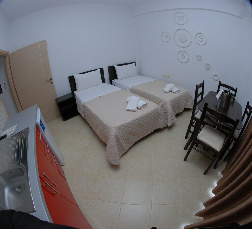 Фото Atlantis Hotel & Apartments