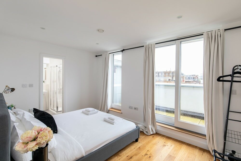 Фото Home. ly London Luxury Apartment Camden