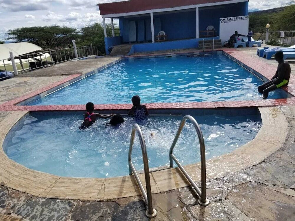 Фото отеля 2