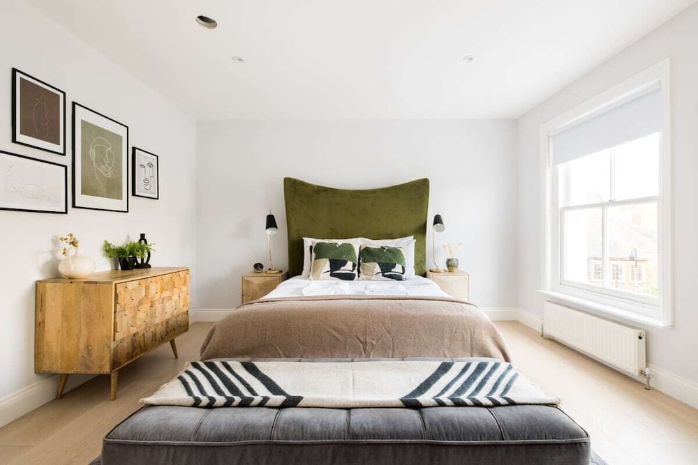Фото The Margravine Maisonette - Modern & Bright 2bdr Flat