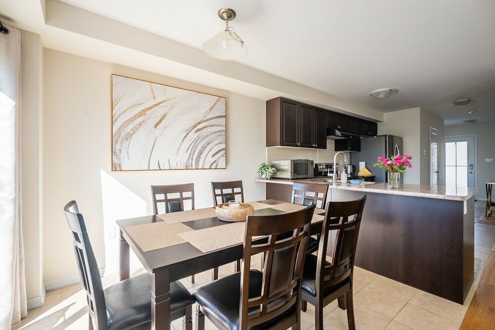 Фото New 3br Townhouse, Minutes to Niagara Falls and Brock University by Globalstay
