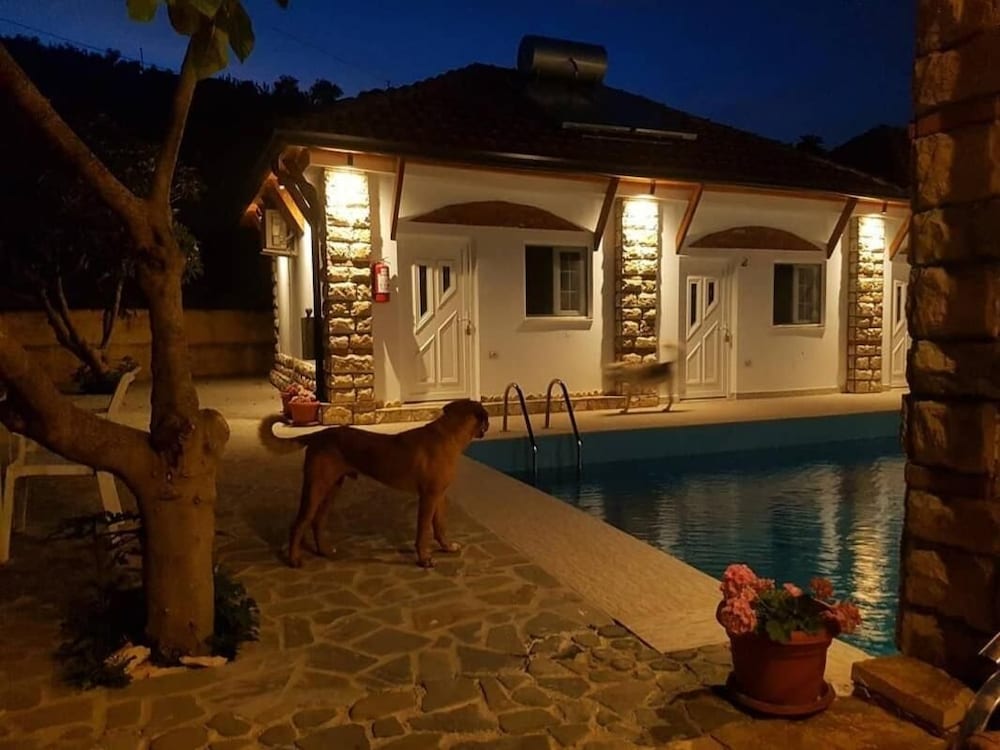 Фото Lord Byron Guesthouse