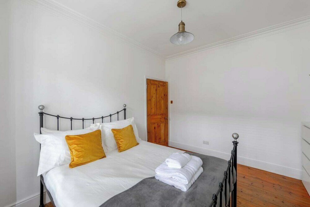 Фото Peaceful & Inviting 2bd House - Shepherd's Bush!