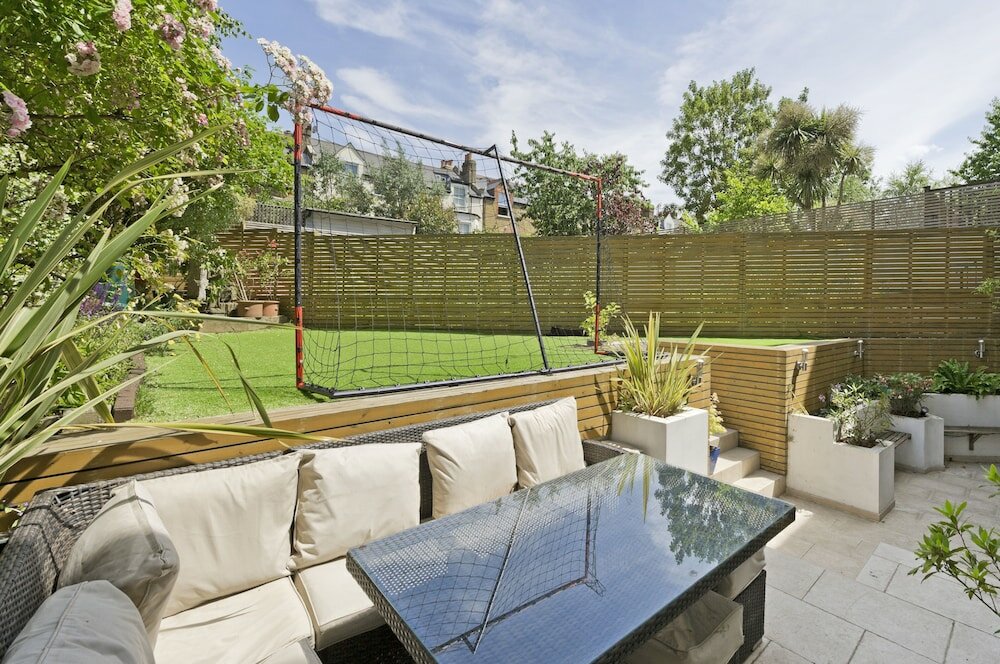 Фото Beautiful Battersea Home by Clapham Junction by UnderTheDoormat