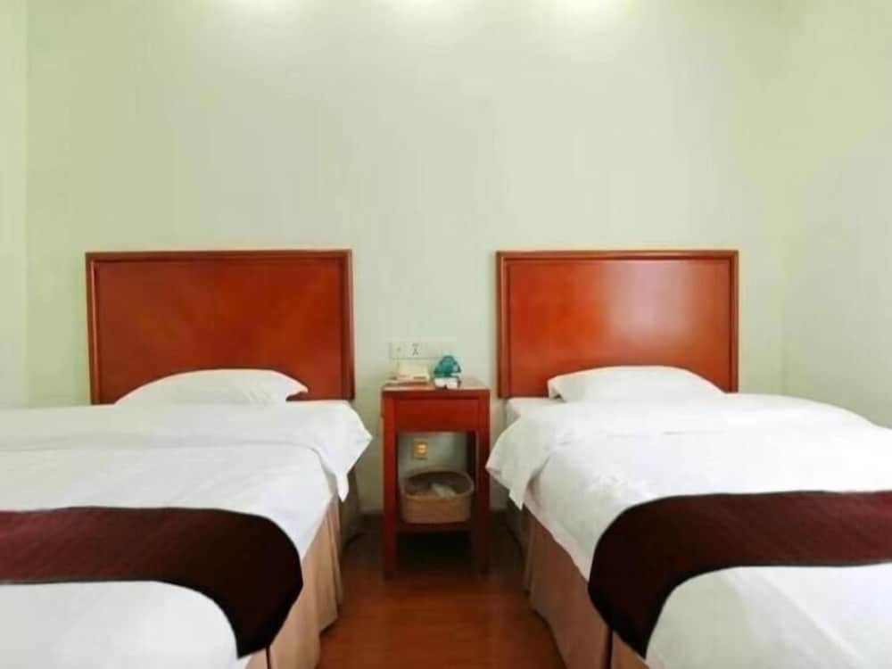 Фото GreenTree Inn Chongqing Longhu Times Tianjie Xietaizi Subway Station Hotel