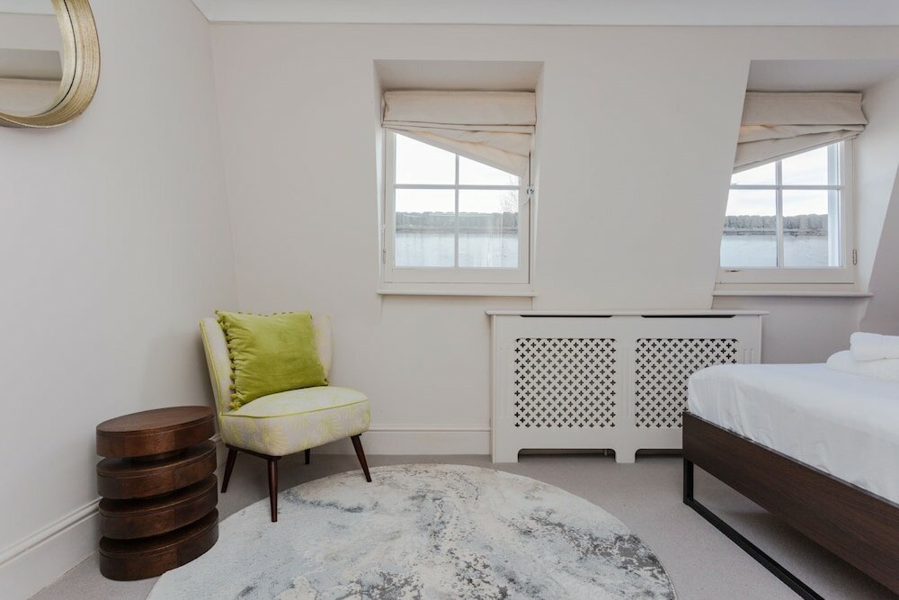 Фото Newly Refurbished 4 Bedroom House in East London