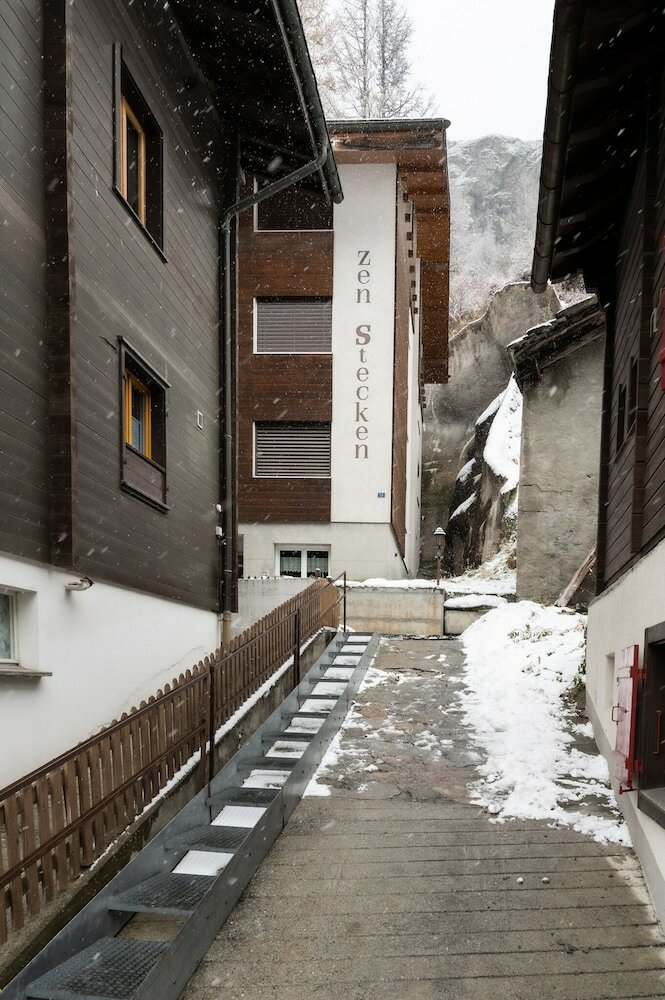 Фото Snowflake family apart. Ski in& out