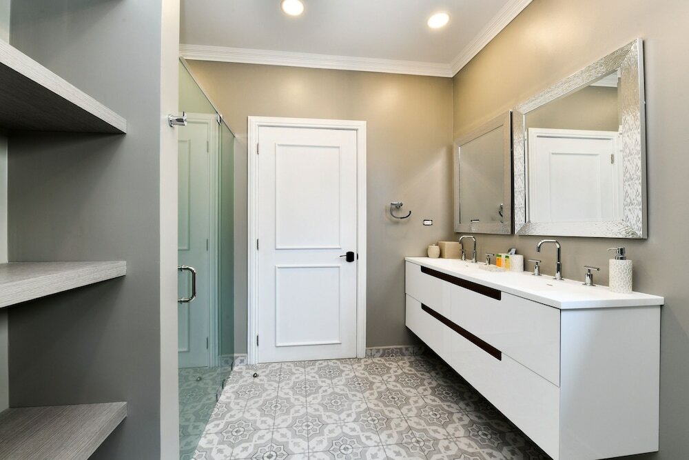 Фото Newly Remodeled 5-bedroom 5-bath in Tierra del Sol!