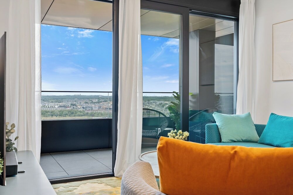 Фото Stylish Luxurious Apt w Pool & Gym Id214