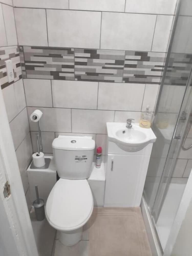 Фото Featherstone Court