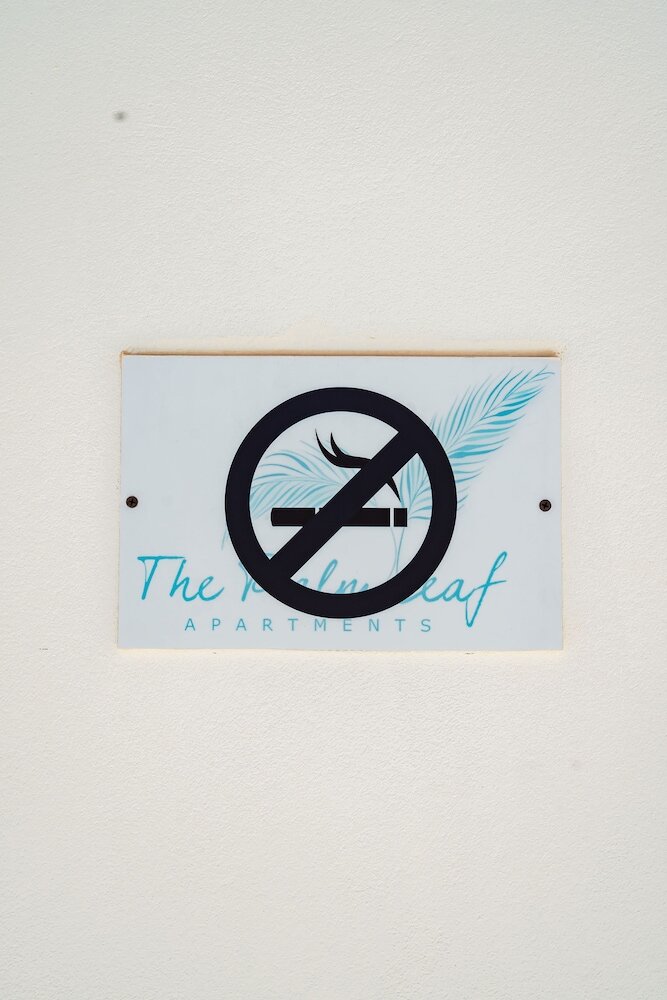 Фото The Palm Leaf Apartments