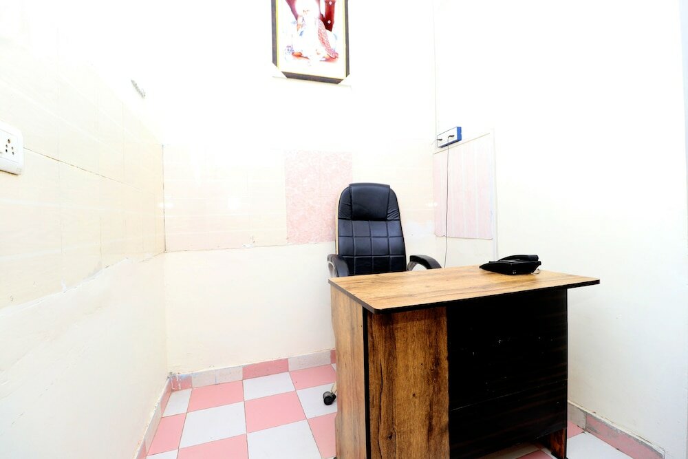 Фото Oyo 37097 Raj Apartments