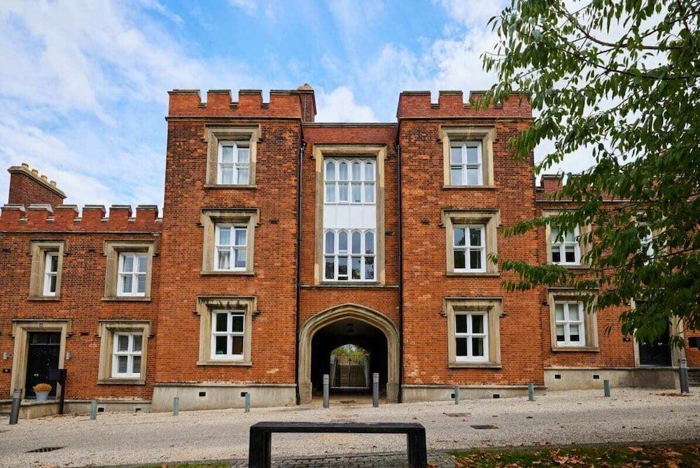 Фото The Woolwich Retreat - Enticing 5bdr House With Parking