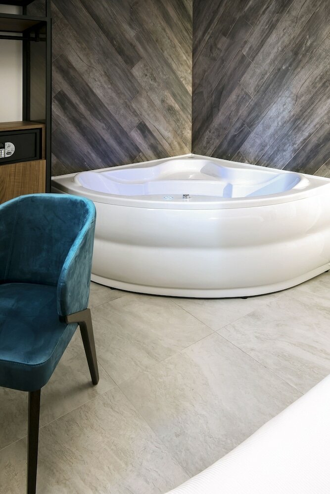 Фото The Location 