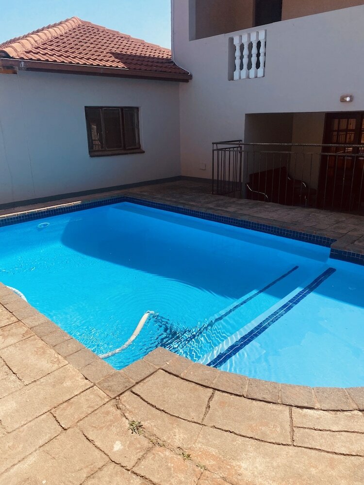 Фото Airport Royal Guest House