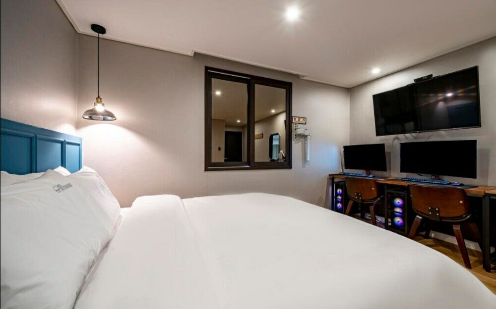 Фото The Stone Bridge Hotel