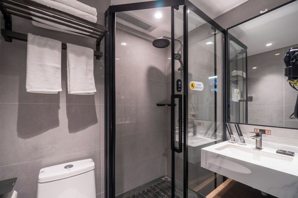 Фото Ruifeng Hotel Railway Station Store