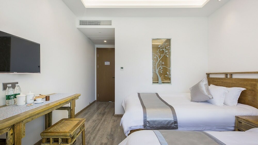 Фото Floral Hotel Red Forest Yuyao